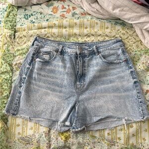 AE light acid wash Mom shorts